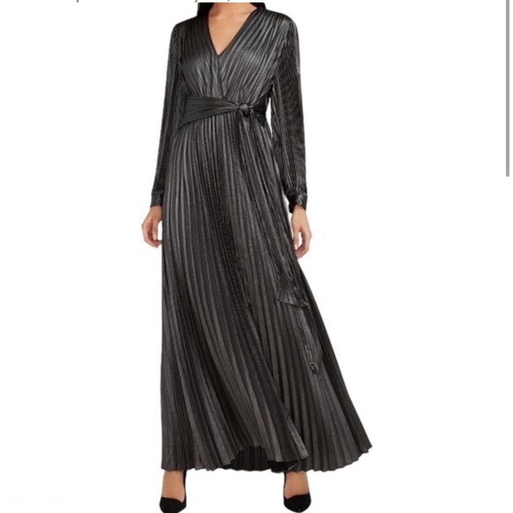 EXPRESS Women’s Black Metallic Pleated Tie at waist Maxi Dress Vneck Medium NEW